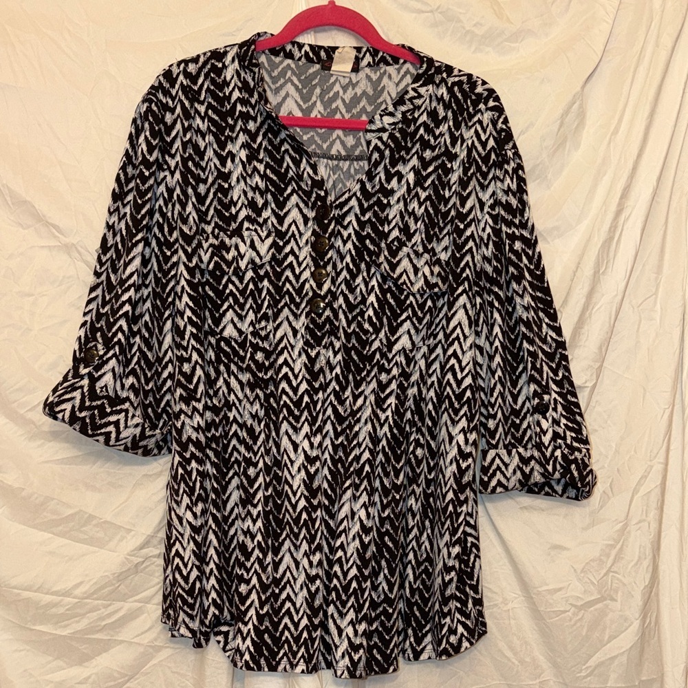 Cocomo Woman Elegant Black and White Chevron Blouse